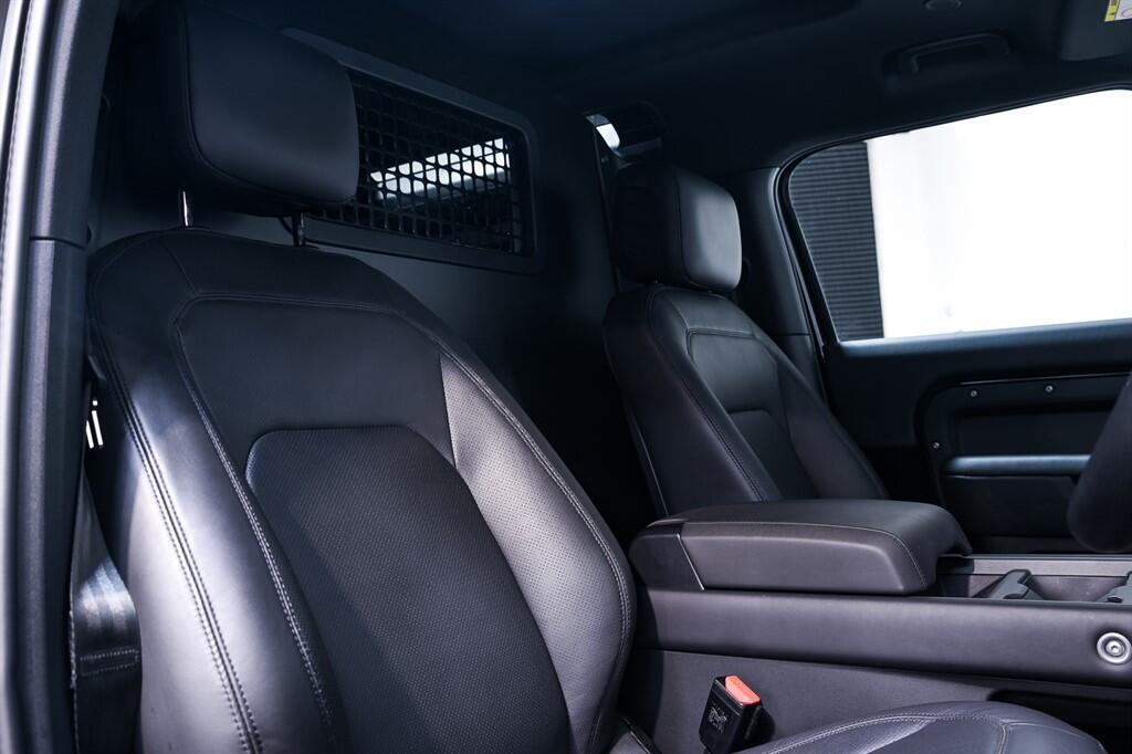 Land Rover Defender 90 - Image 13