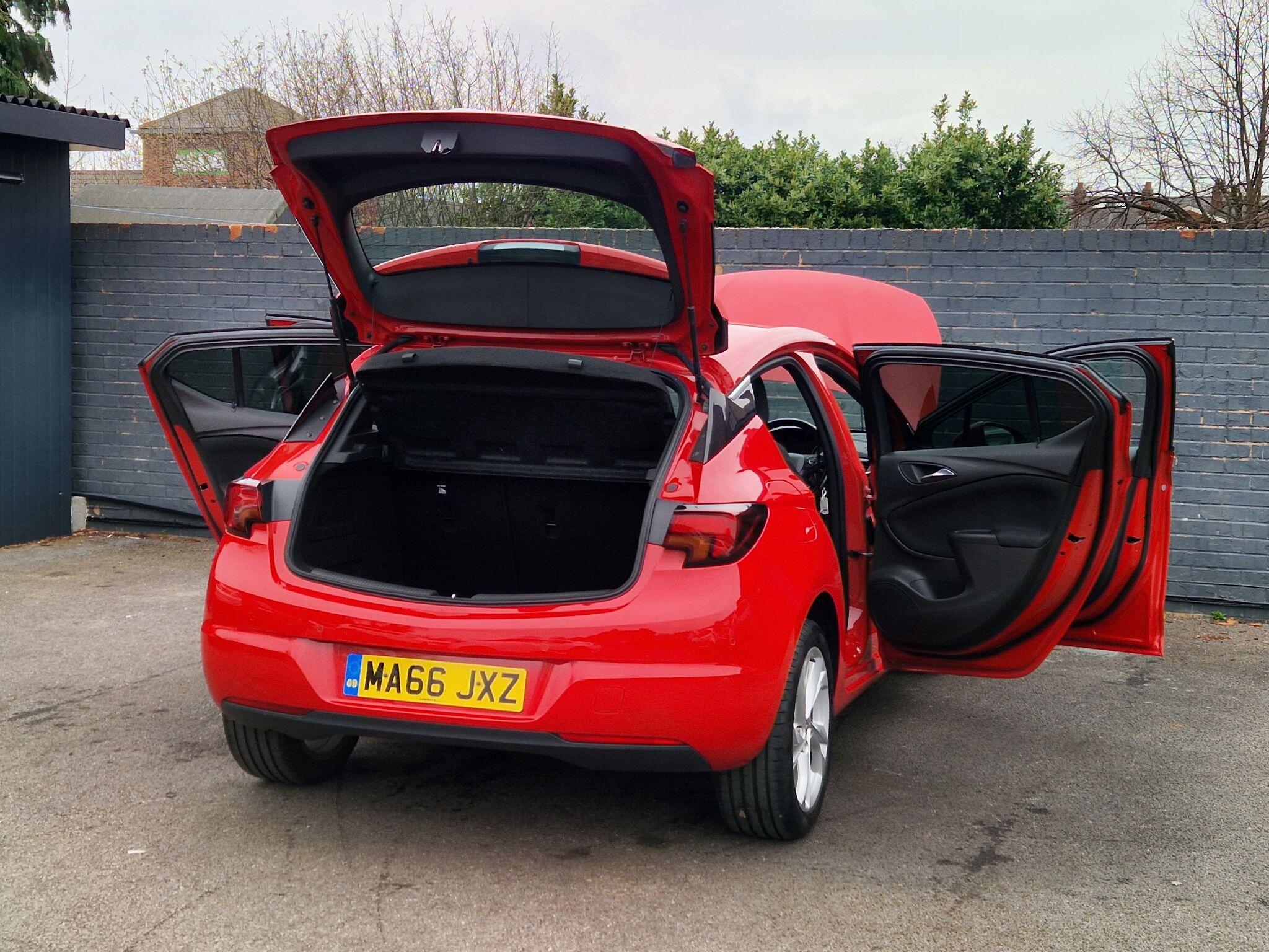 Vauxhall Astra - Image 21