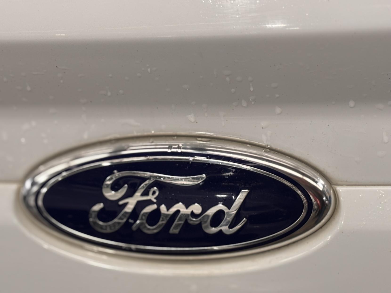 Ford Focus - Image 12