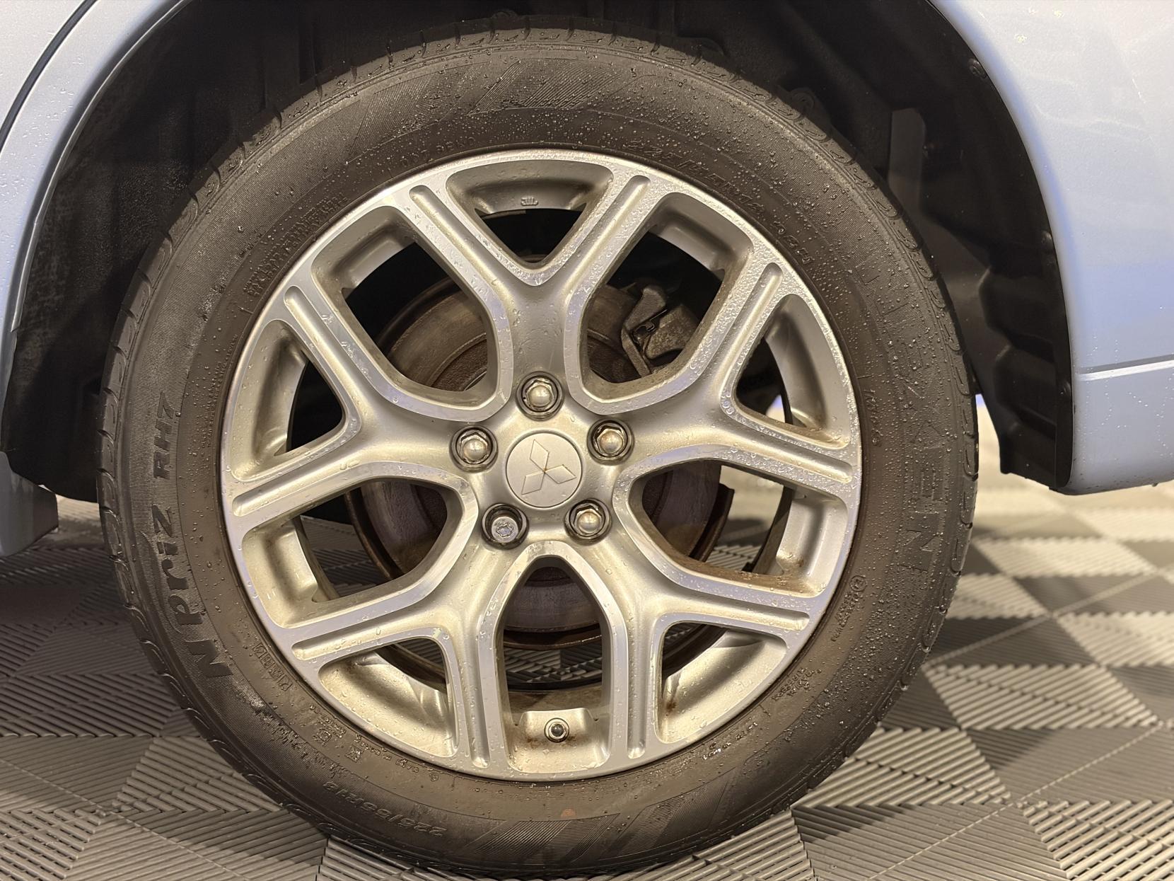 Mitsubishi Outlander - Image 18