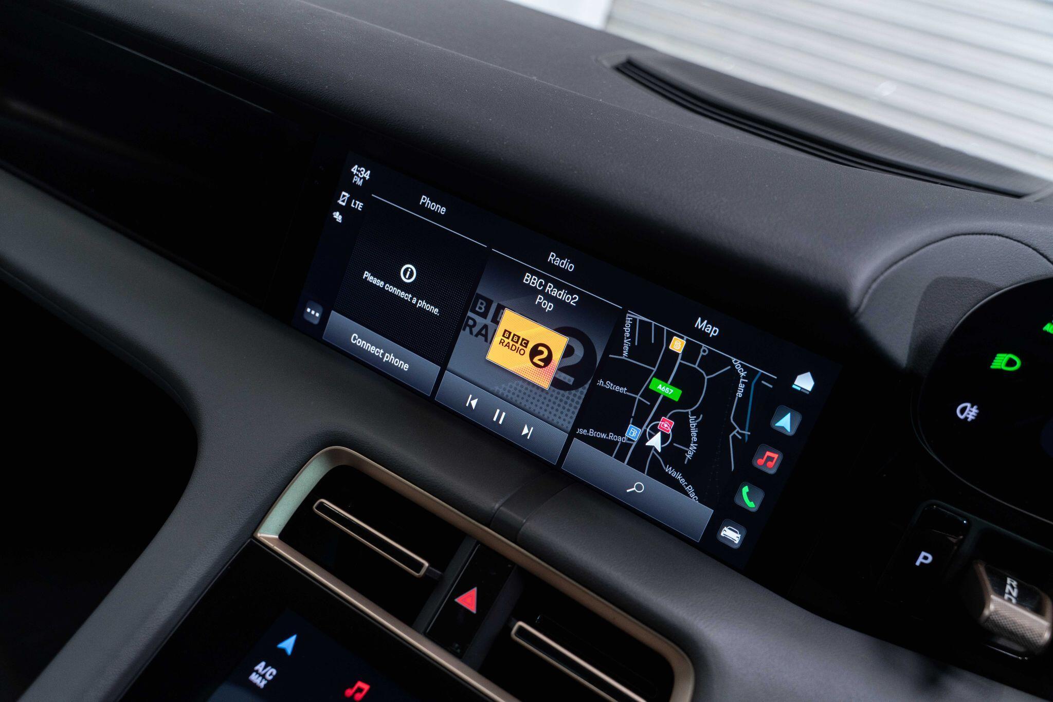 Porsche Taycan - Image 30