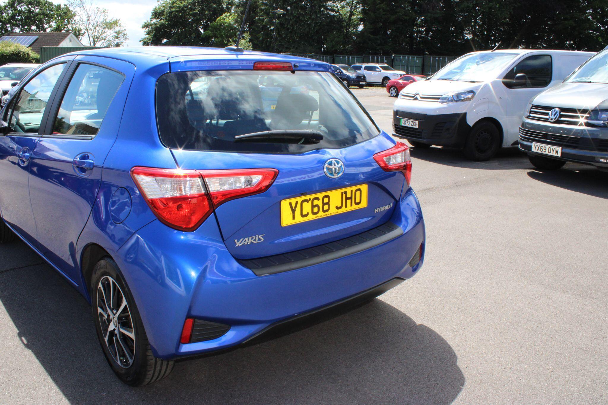 Toyota Yaris - Image 19