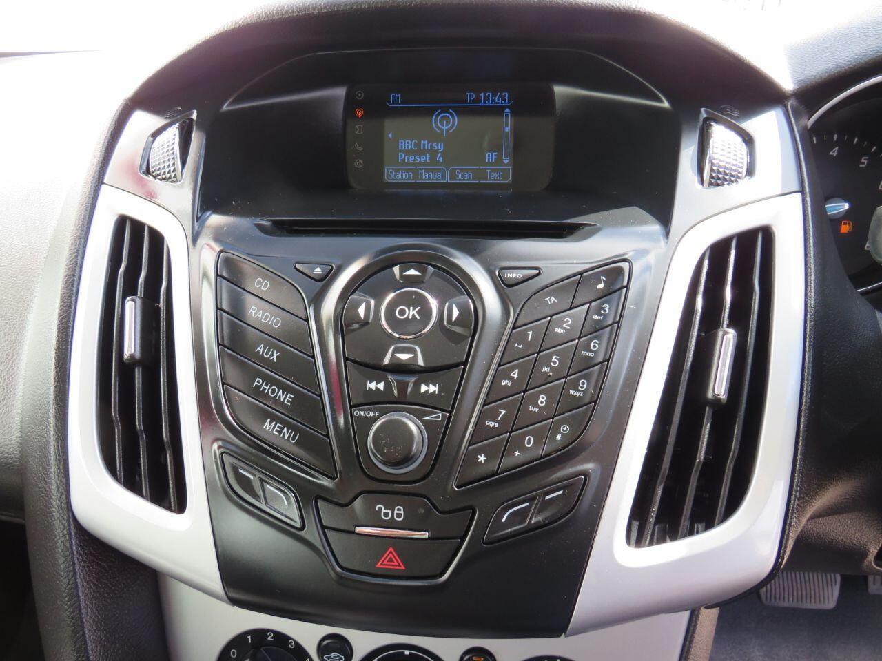 Ford Focus - Image 15