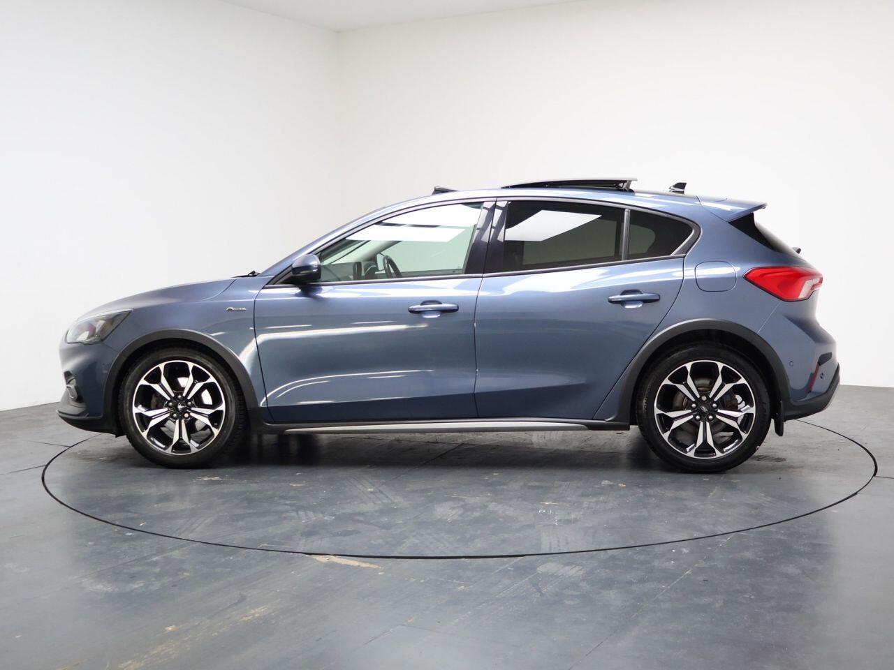 Ford Focus - Image 8