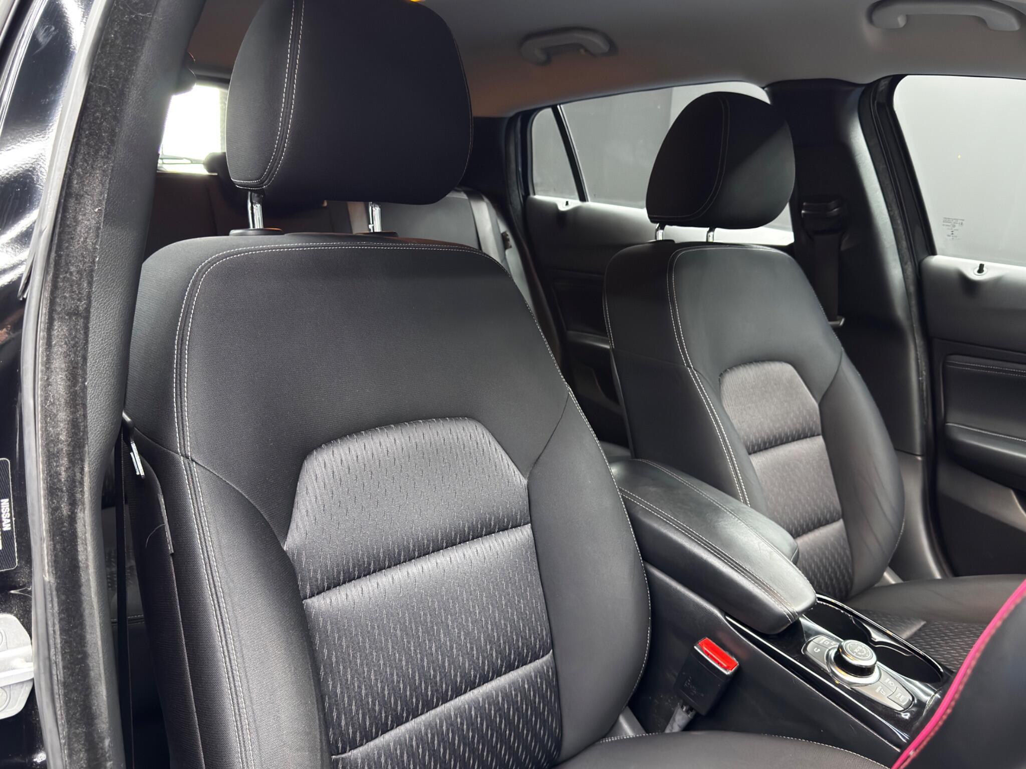 Infiniti Q30 - Image 12