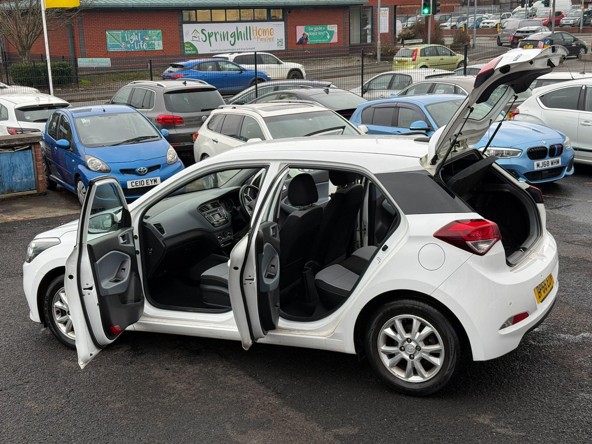 Hyundai i20 - Image 17