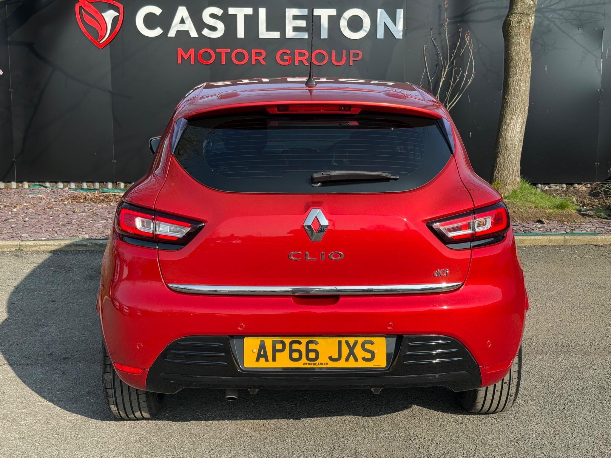 Renault Clio - Image 19