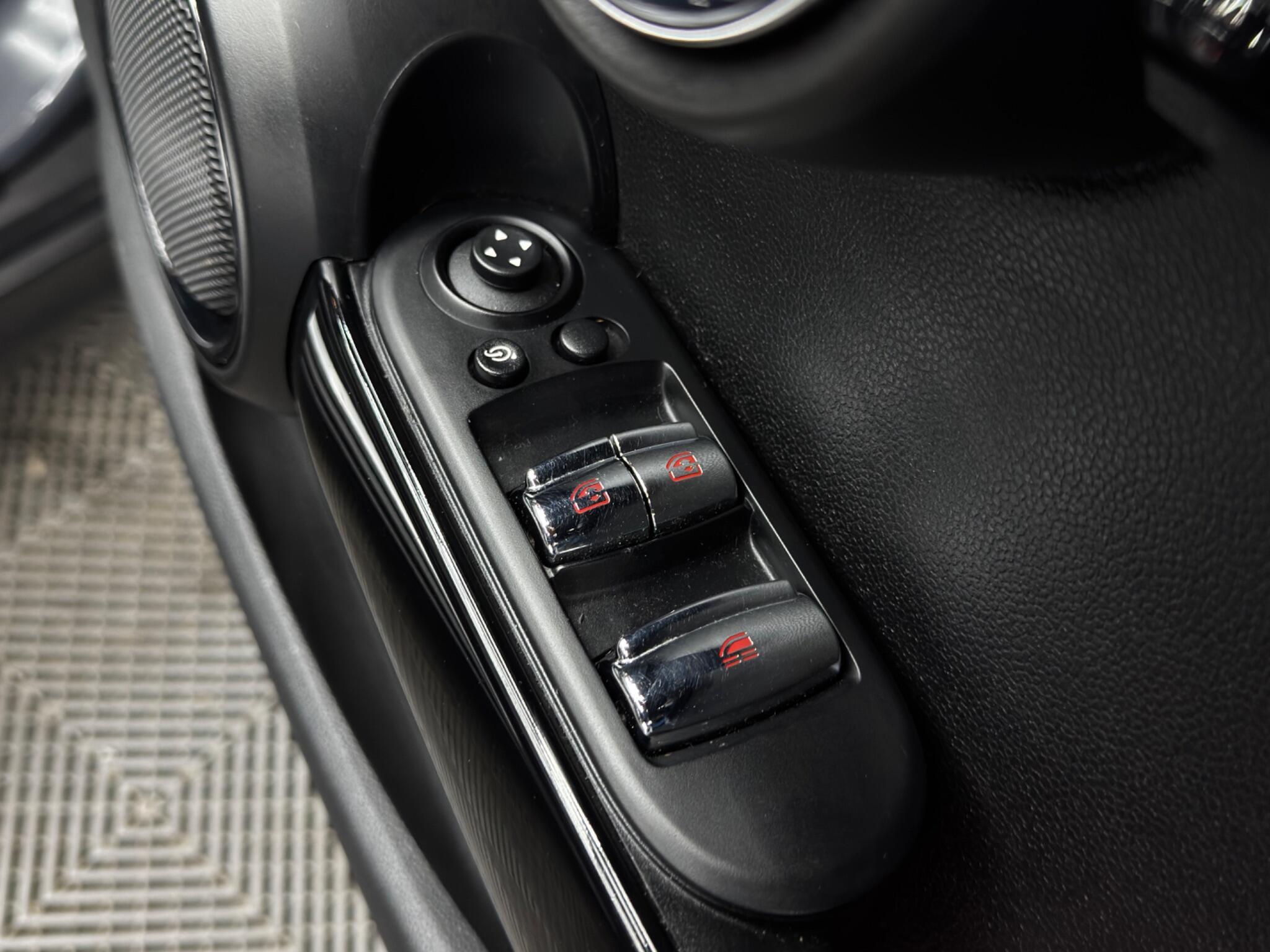 MINI Convertible - Image 42