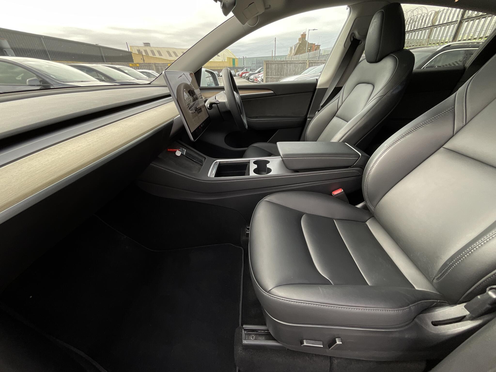 Tesla Model Y - Image 18