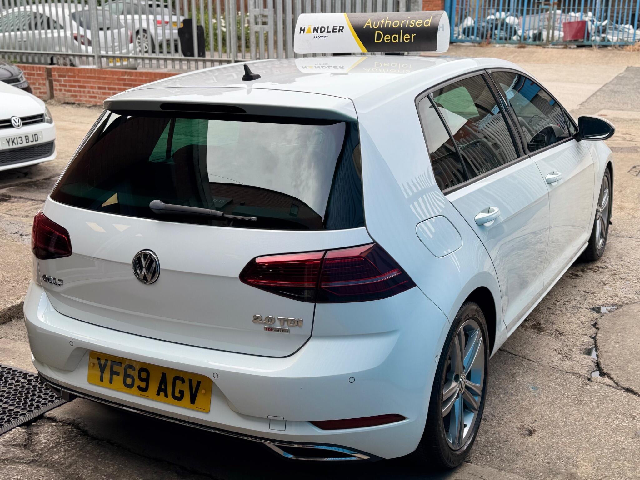 Volkswagen Golf - Image 18