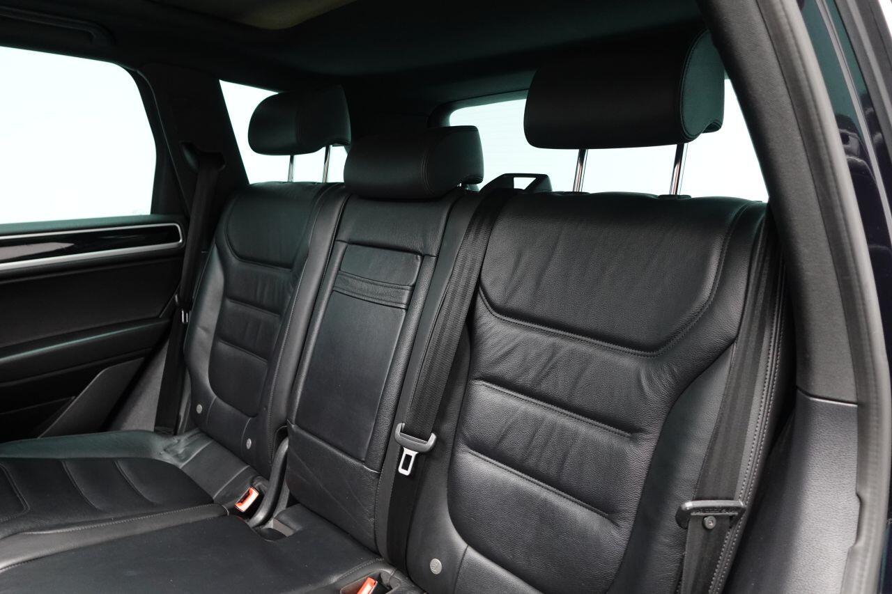 Volkswagen Touareg - Image 30