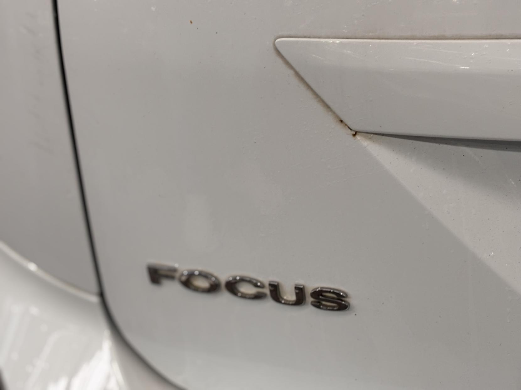Ford Focus - Image 11