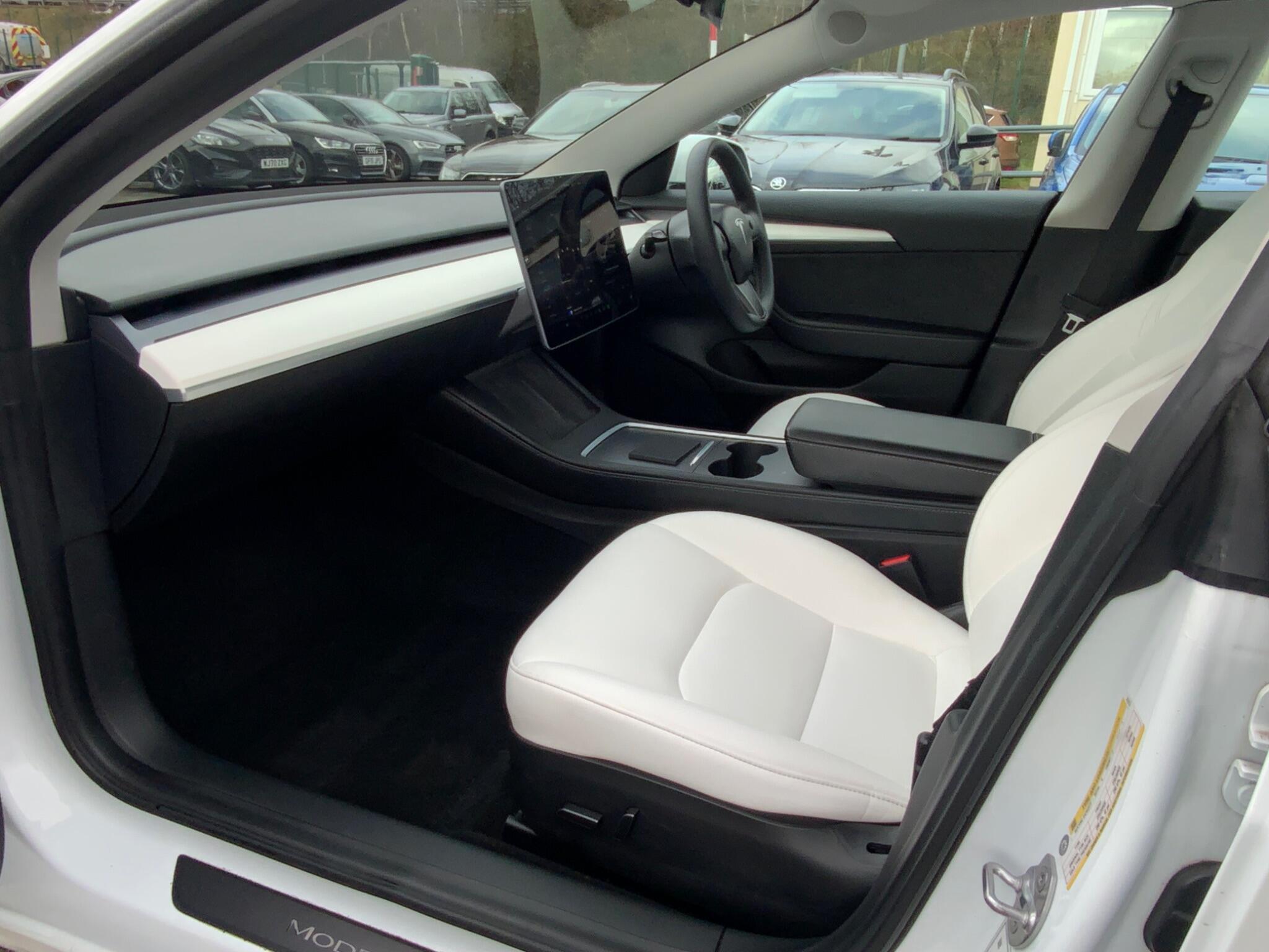 Tesla Model 3 - Image 40