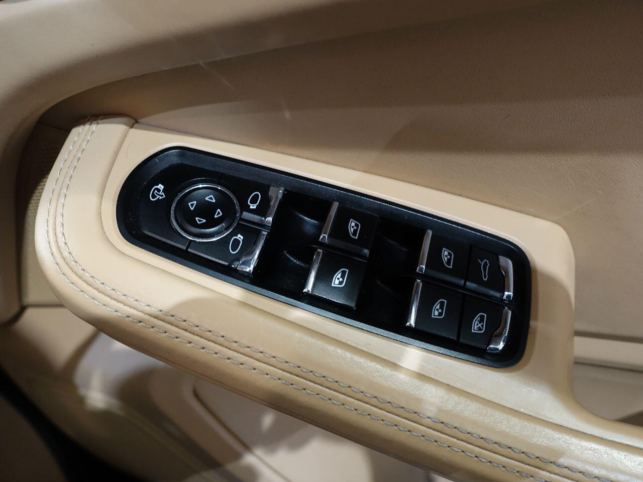 Porsche Macan - Image 35