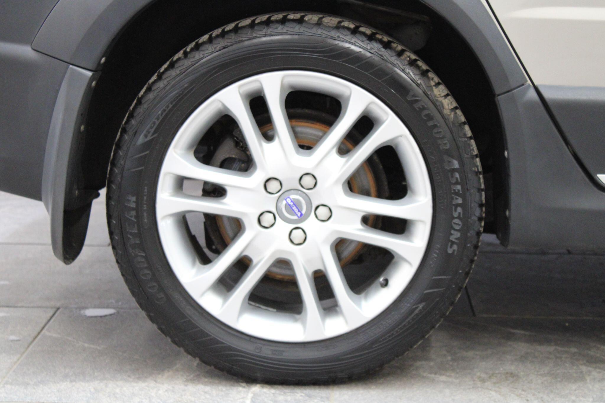 Volvo XC70 - Image 10