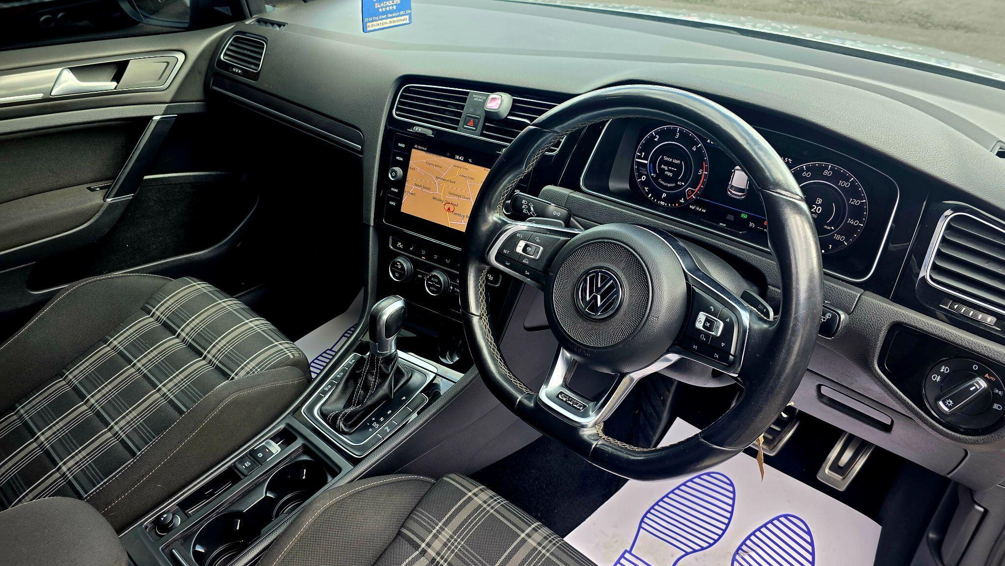 Volkswagen Golf - Image 24