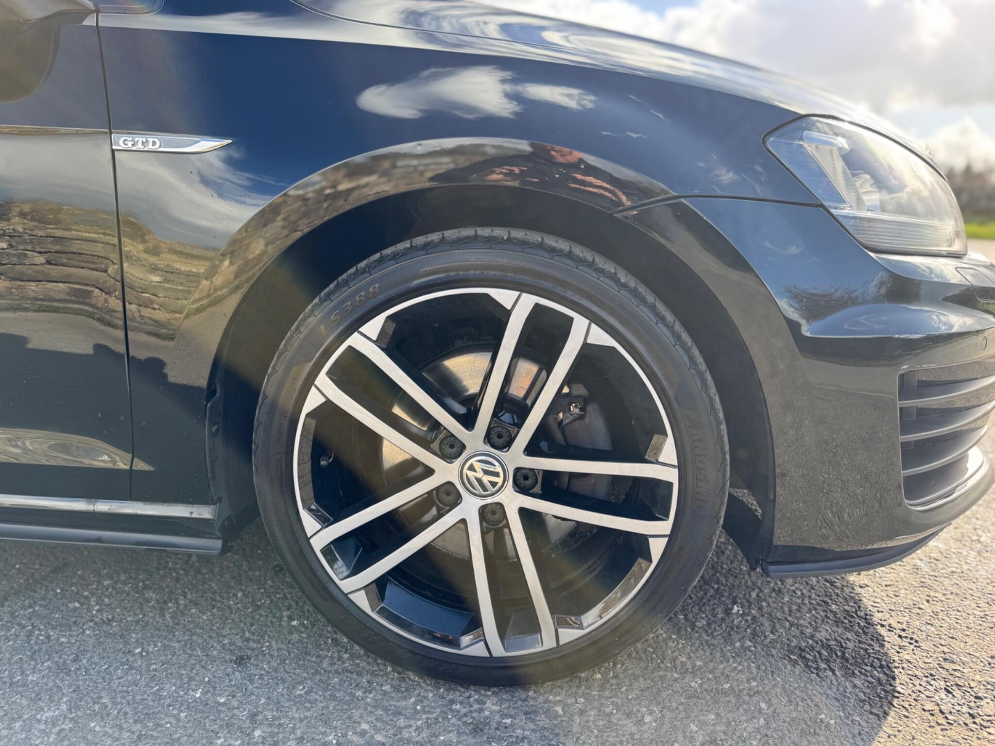 Volkswagen Golf - Image 31