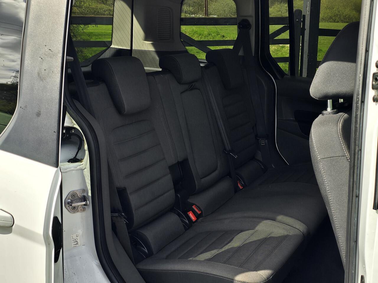 Ford Tourneo Connect - Image 11