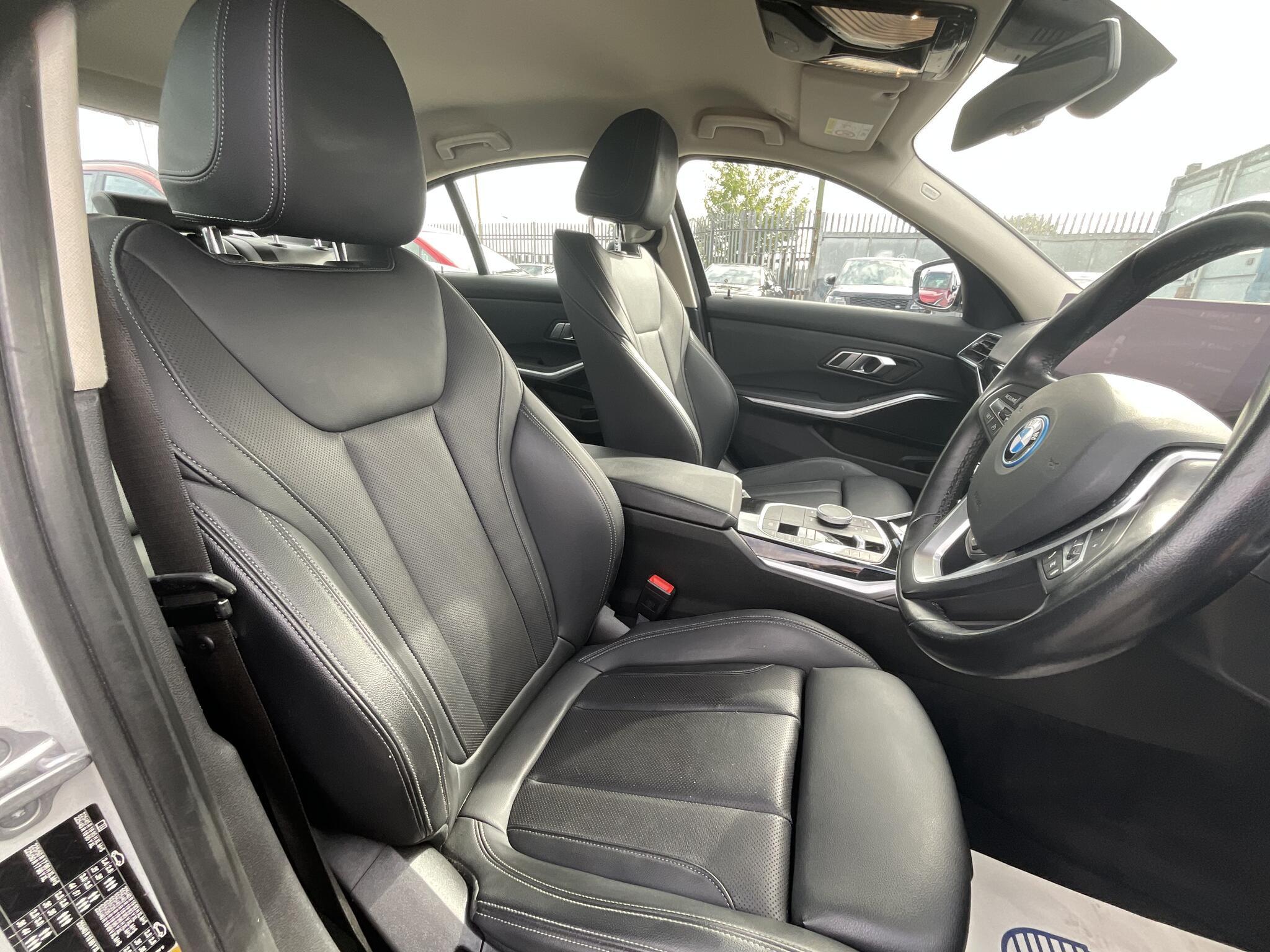 BMW 3 Series - Image 8