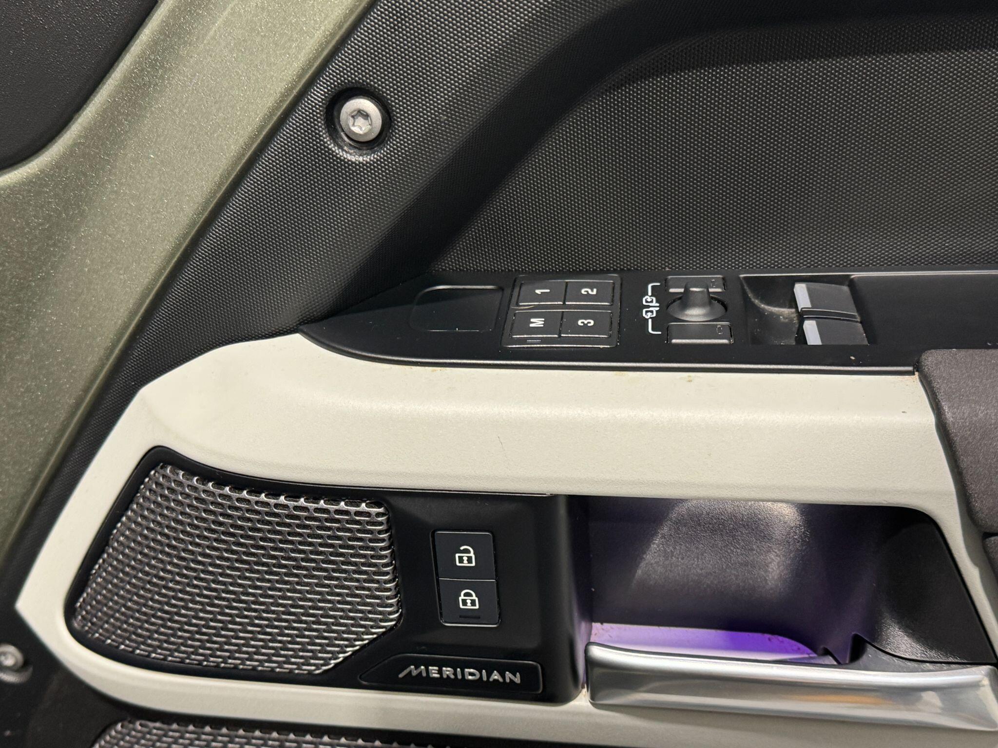 Land Rover Defender 110 - Image 91