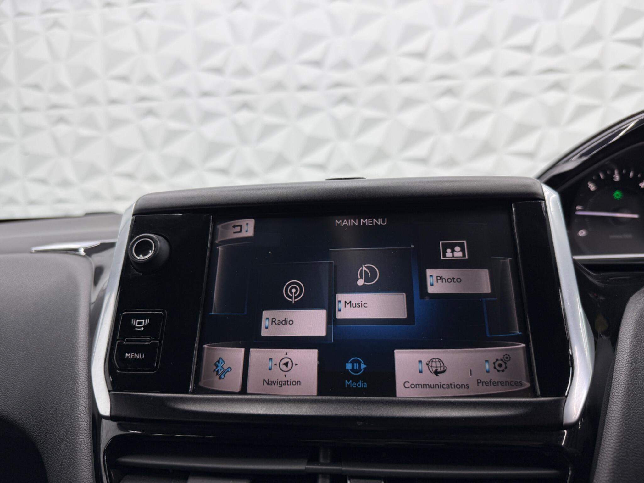 Peugeot 208 - Image 39