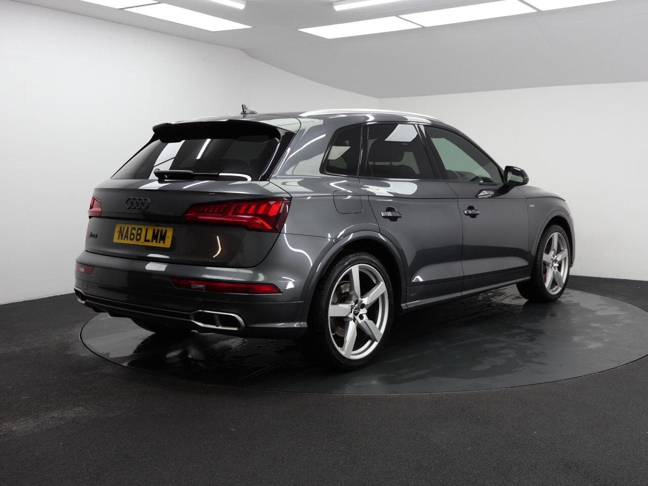 Audi SQ5 - Image 12