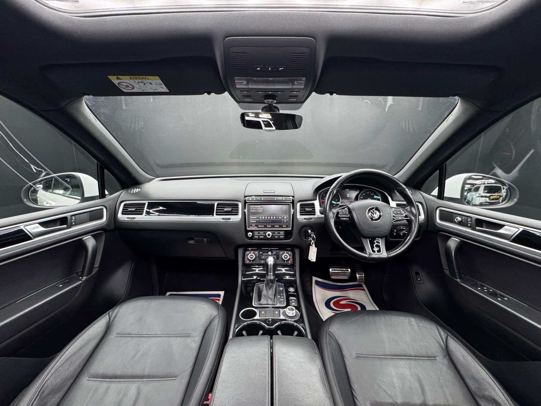 Volkswagen Touareg - Image 17