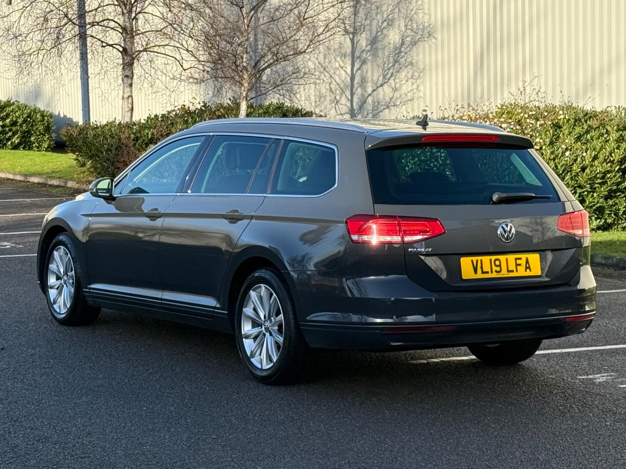 Volkswagen Passat - Image 13