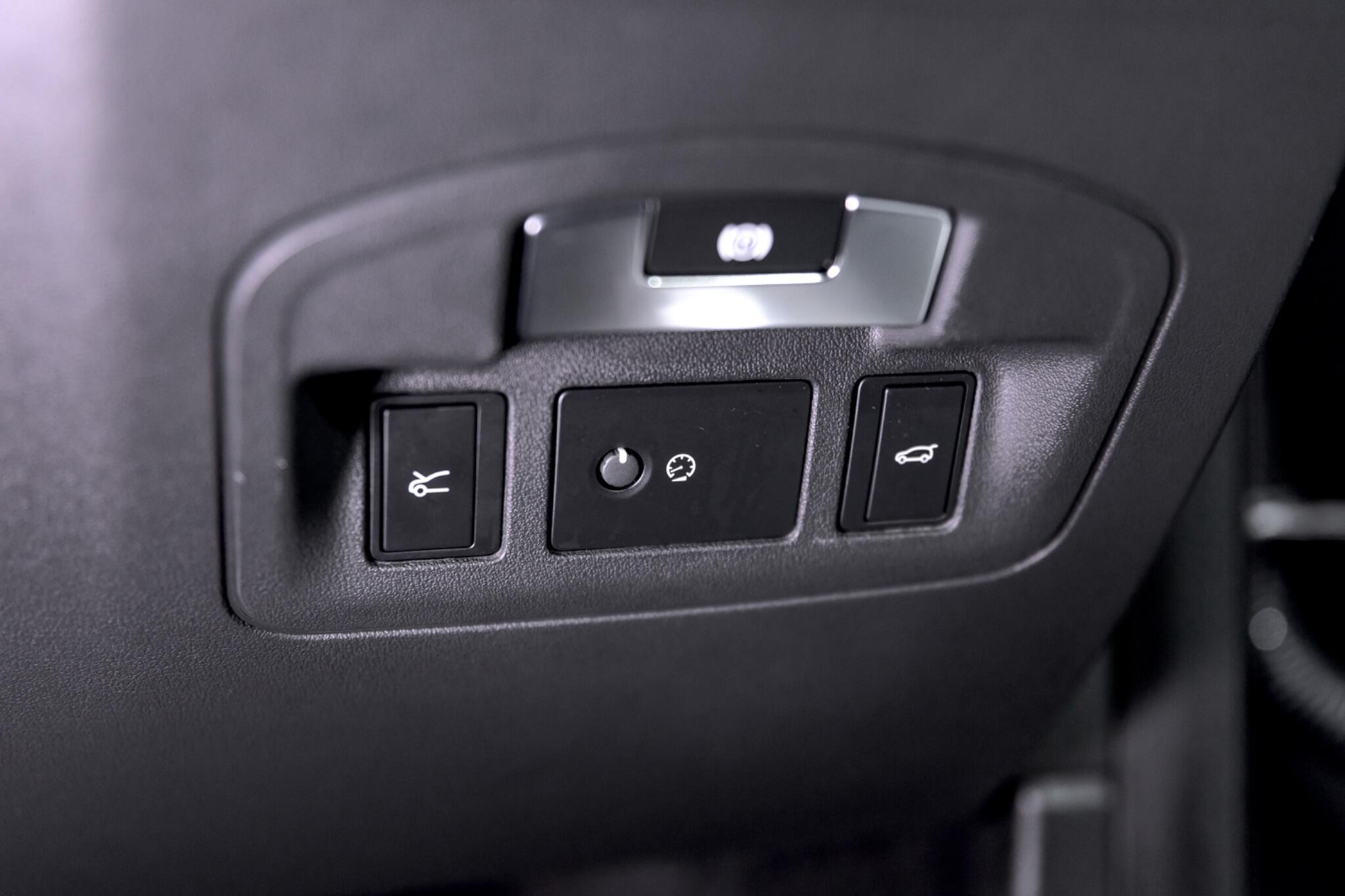 Jaguar I-Pace - Image 36