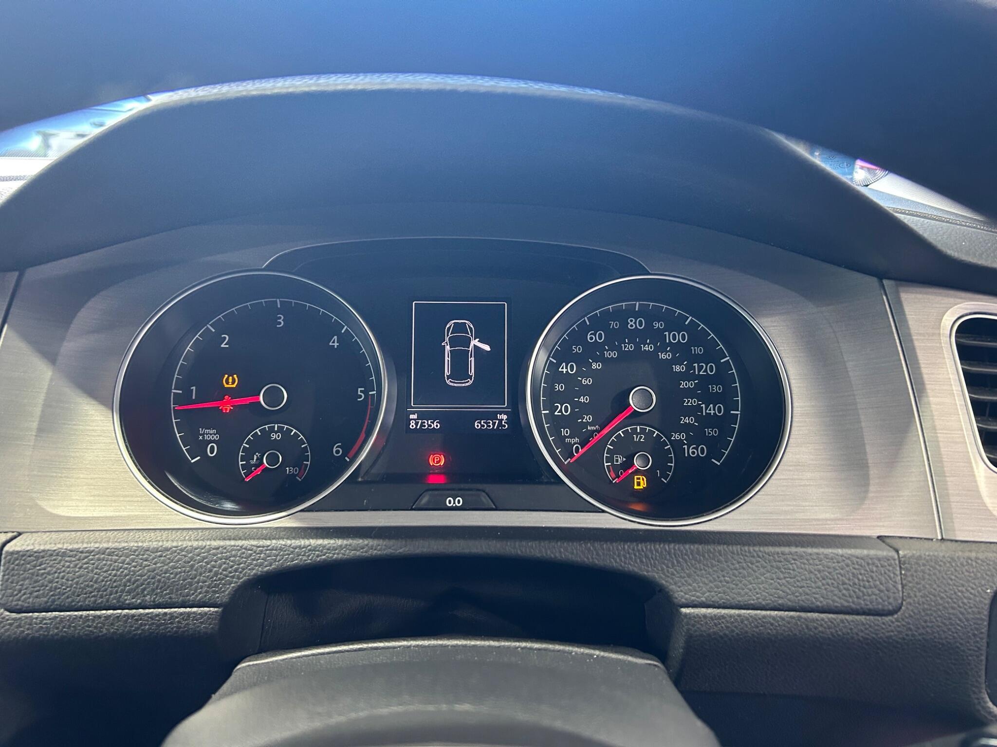 Volkswagen Golf - Image 22