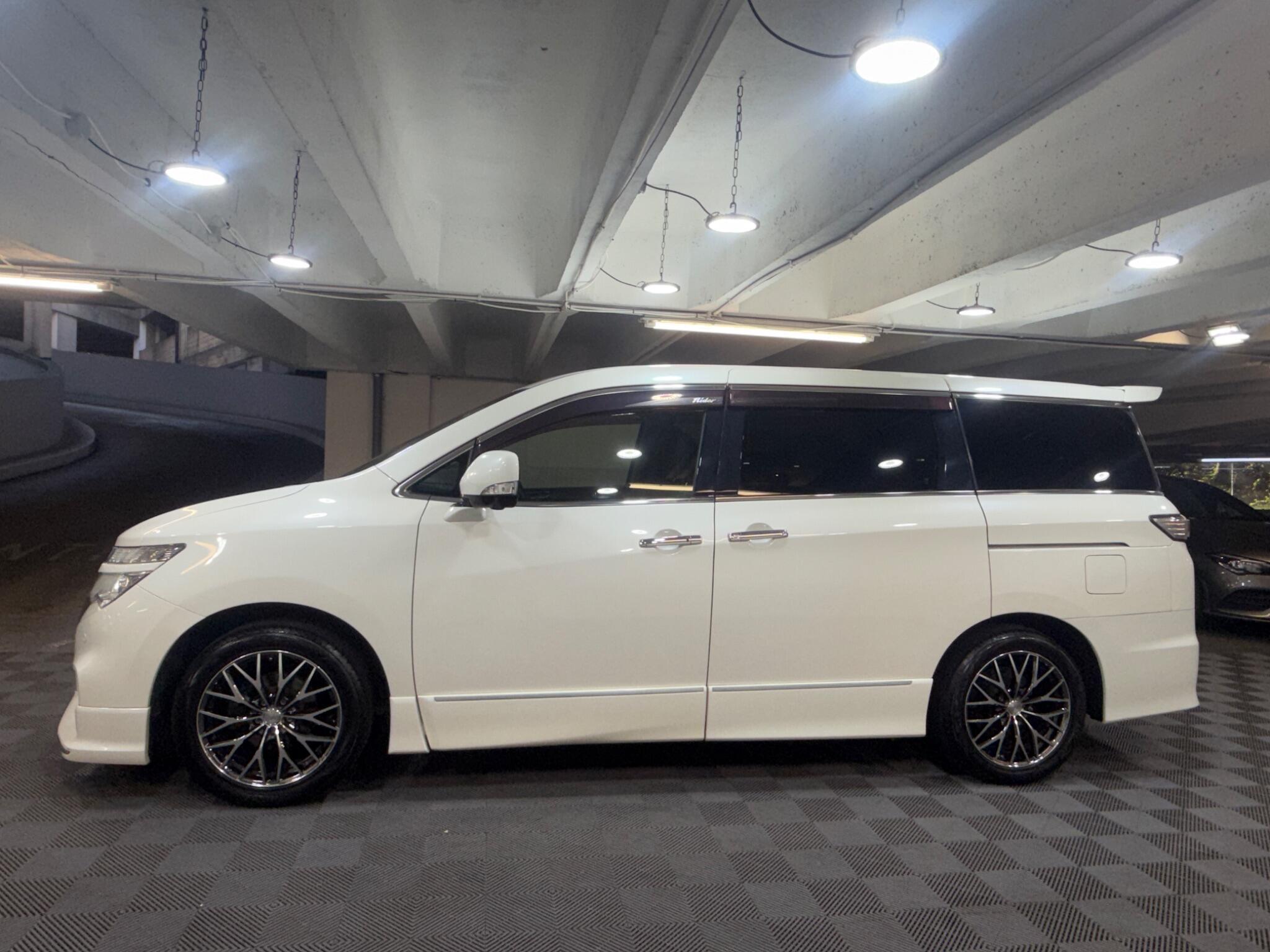 Nissan Elgrand - Image 3