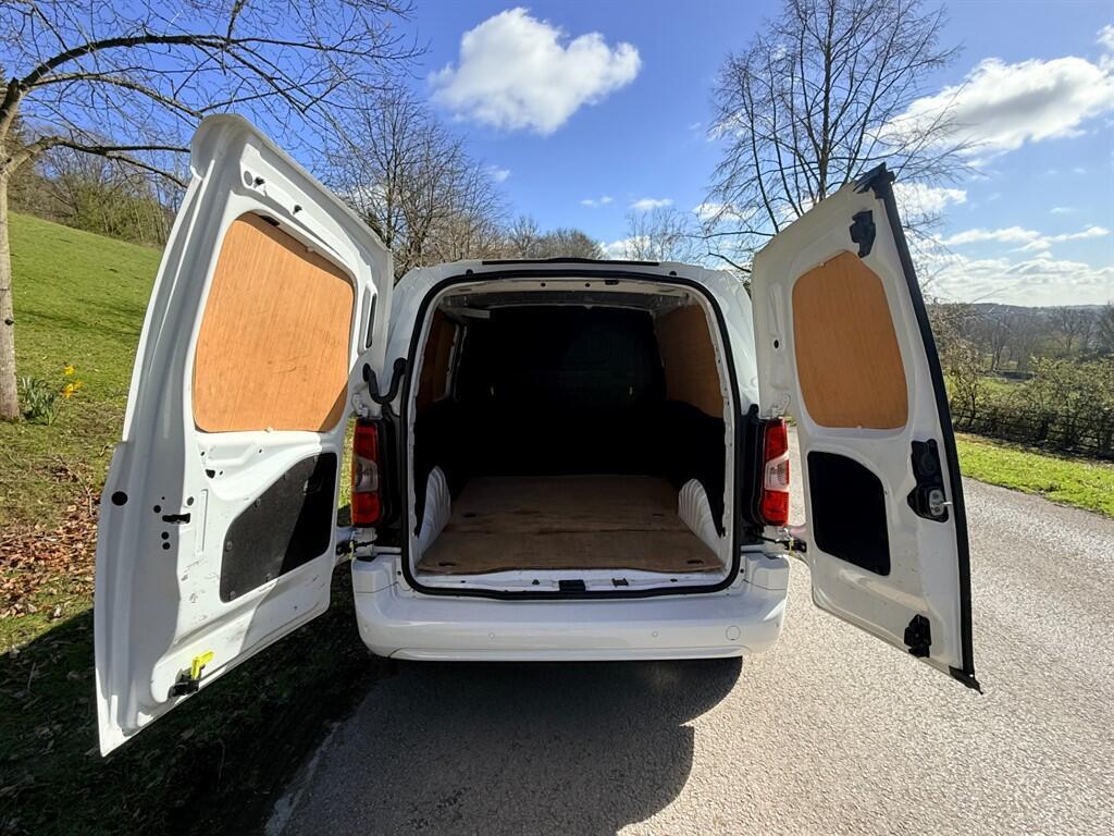 Vauxhall Combo - Image 8