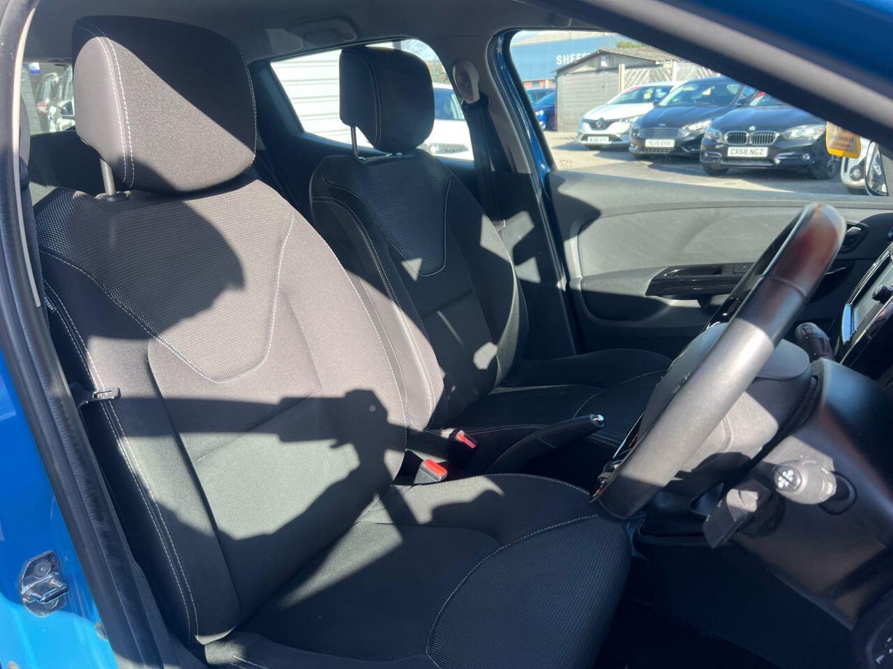 Renault Clio - Image 12