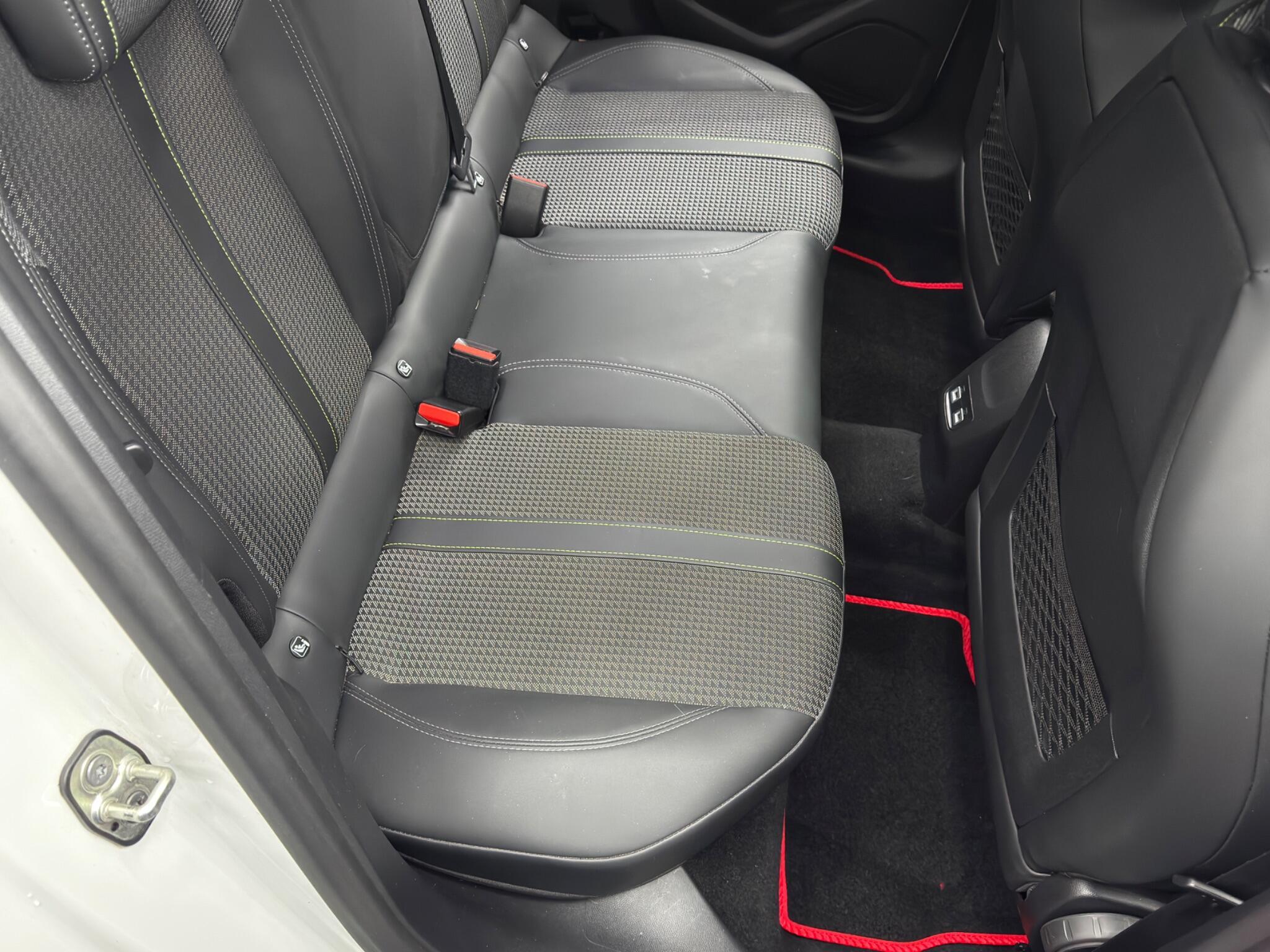 Peugeot 208 - Image 16