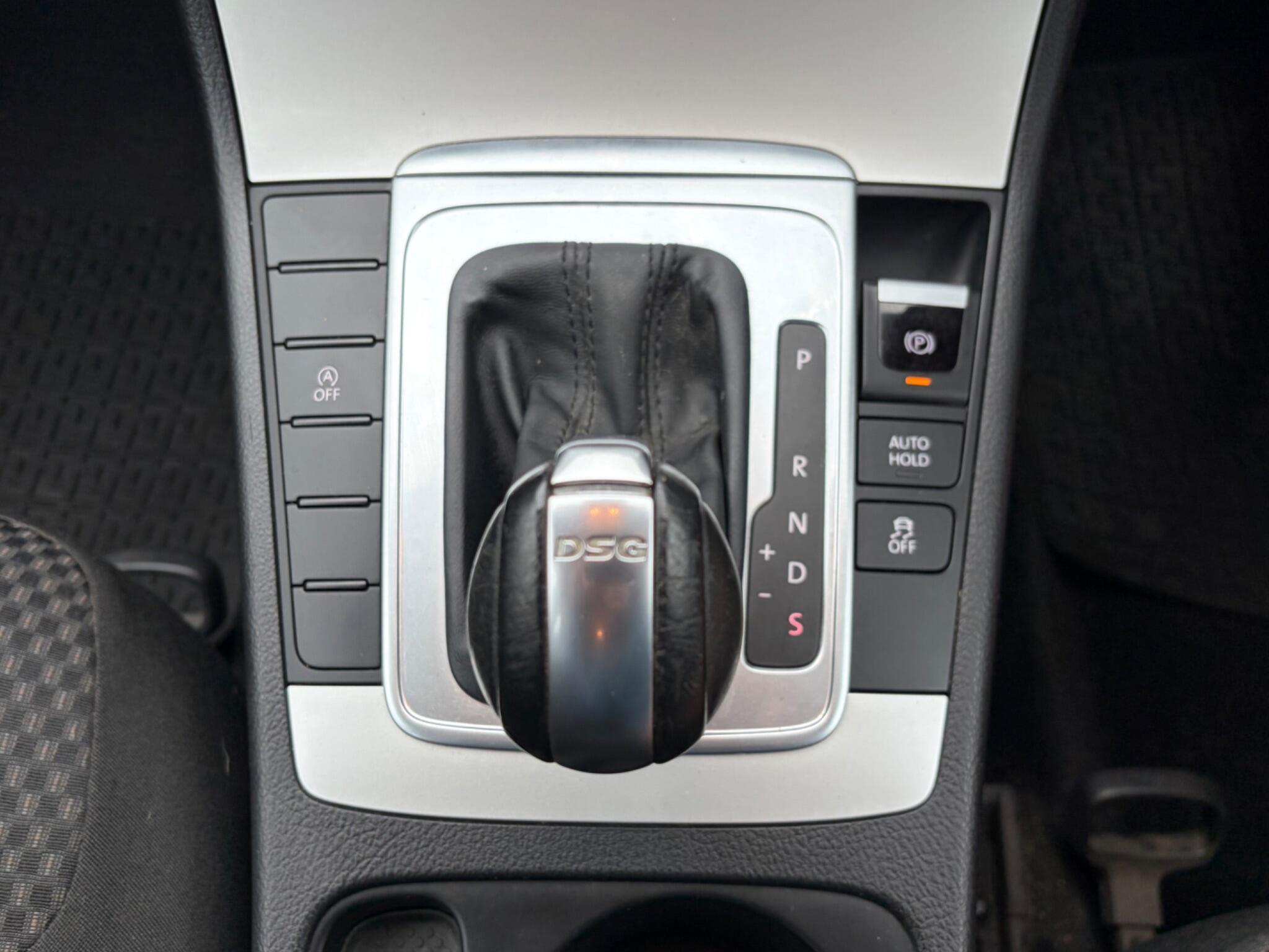 Volkswagen Passat - Image 24