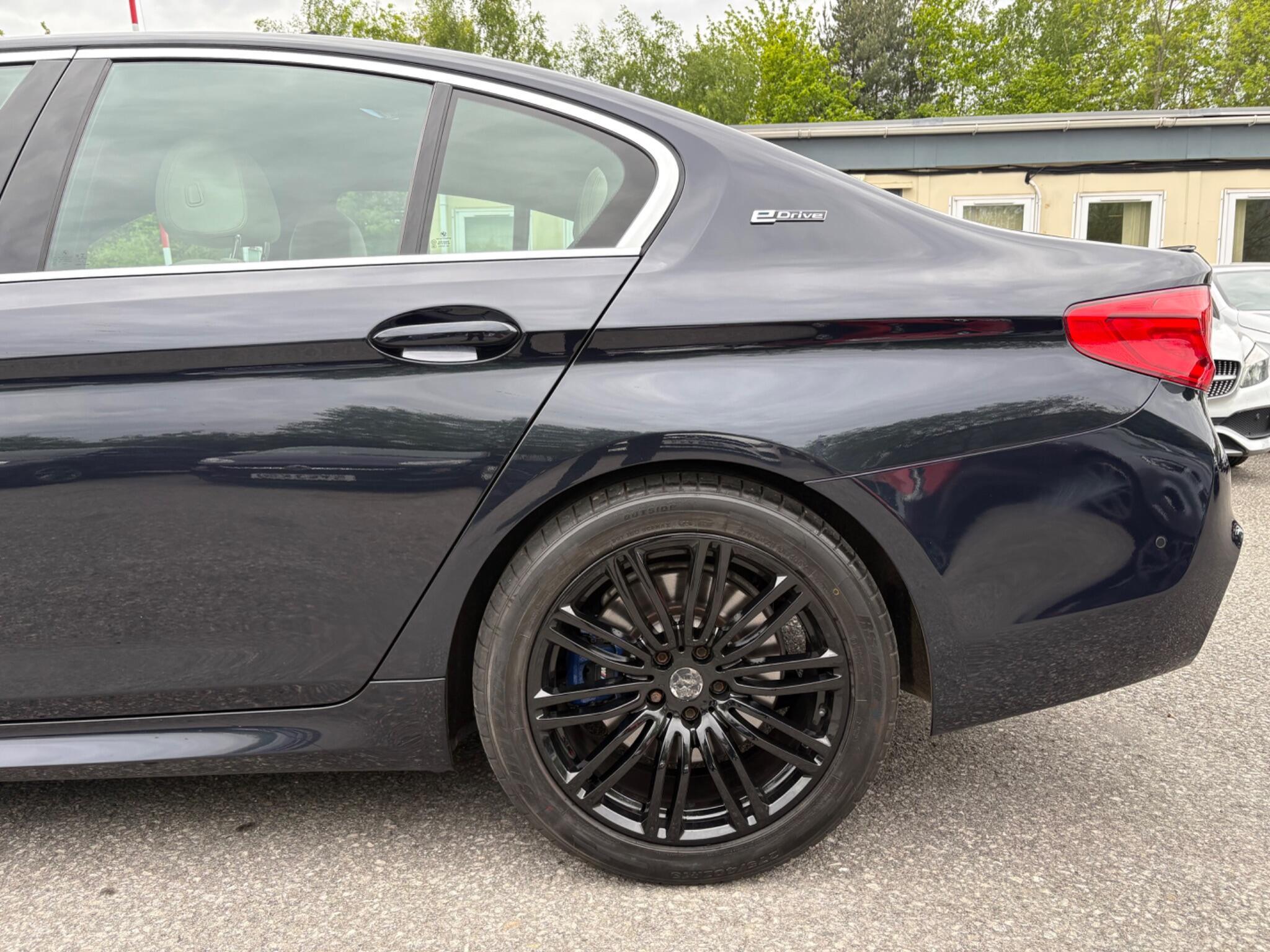 BMW 5 Series - Image 11