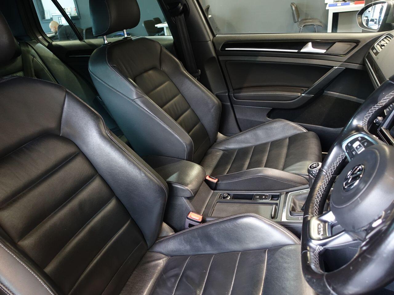 Volkswagen Golf - Image 13