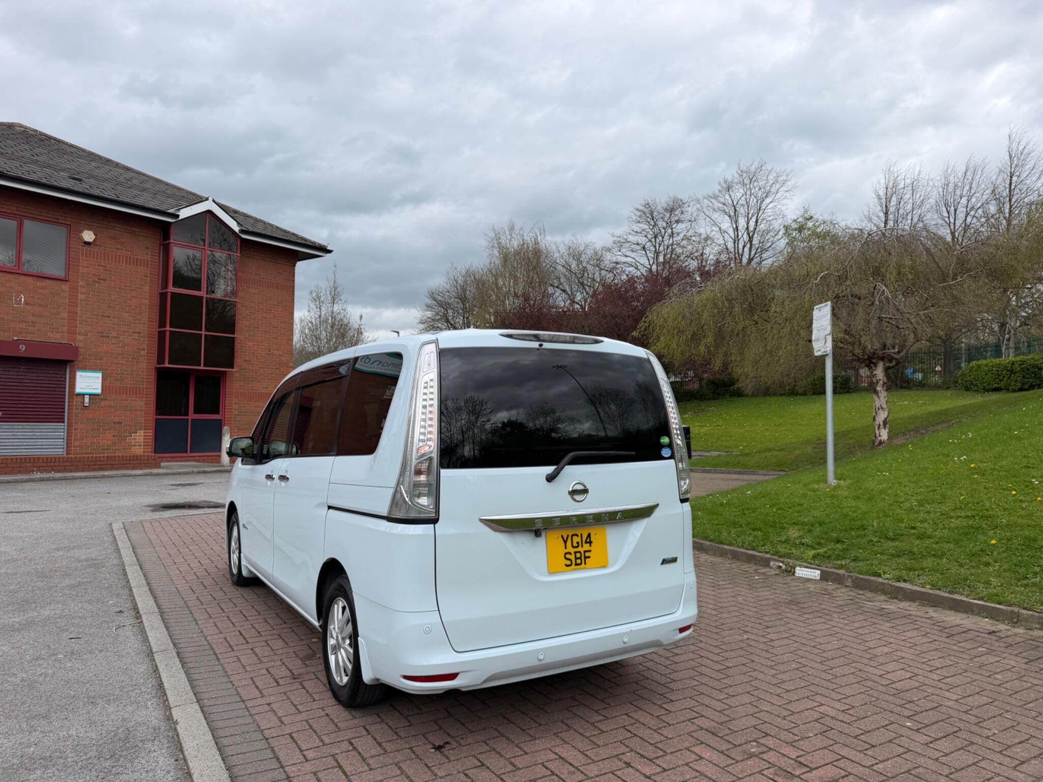 Nissan Serena - Image 16
