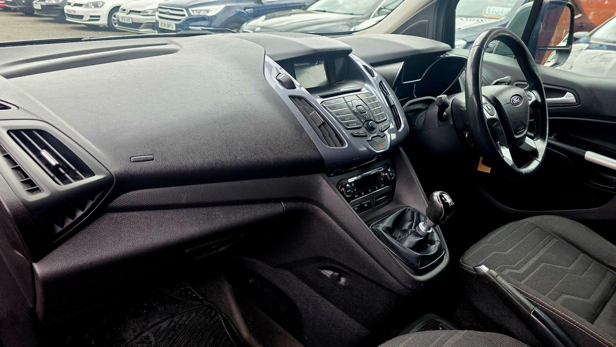 Ford Transit Connect - Image 13