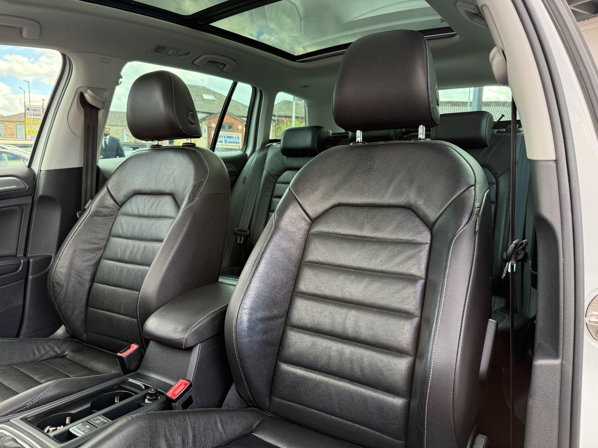 Volkswagen Golf - Image 38