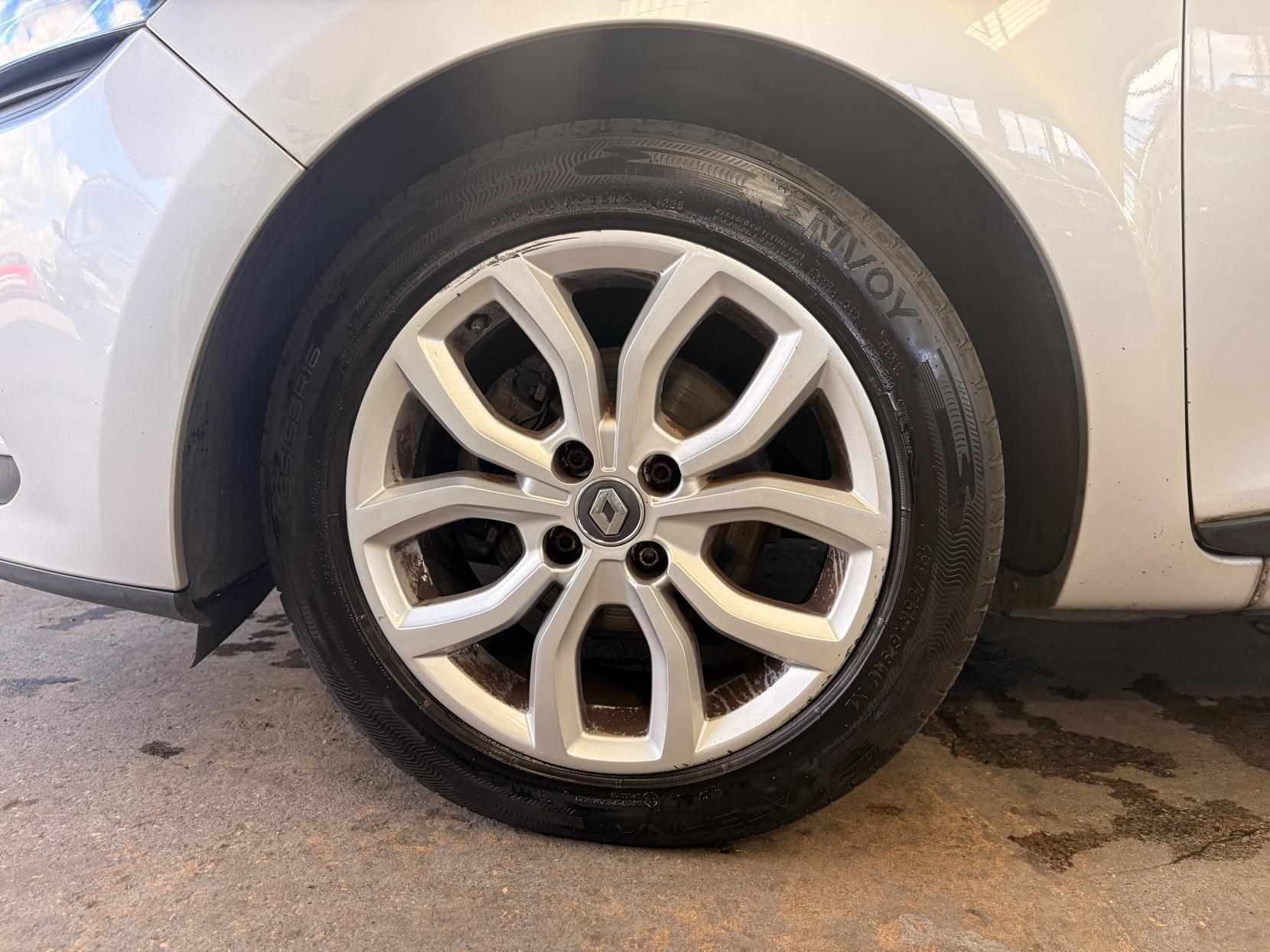 Renault Clio - Image 15