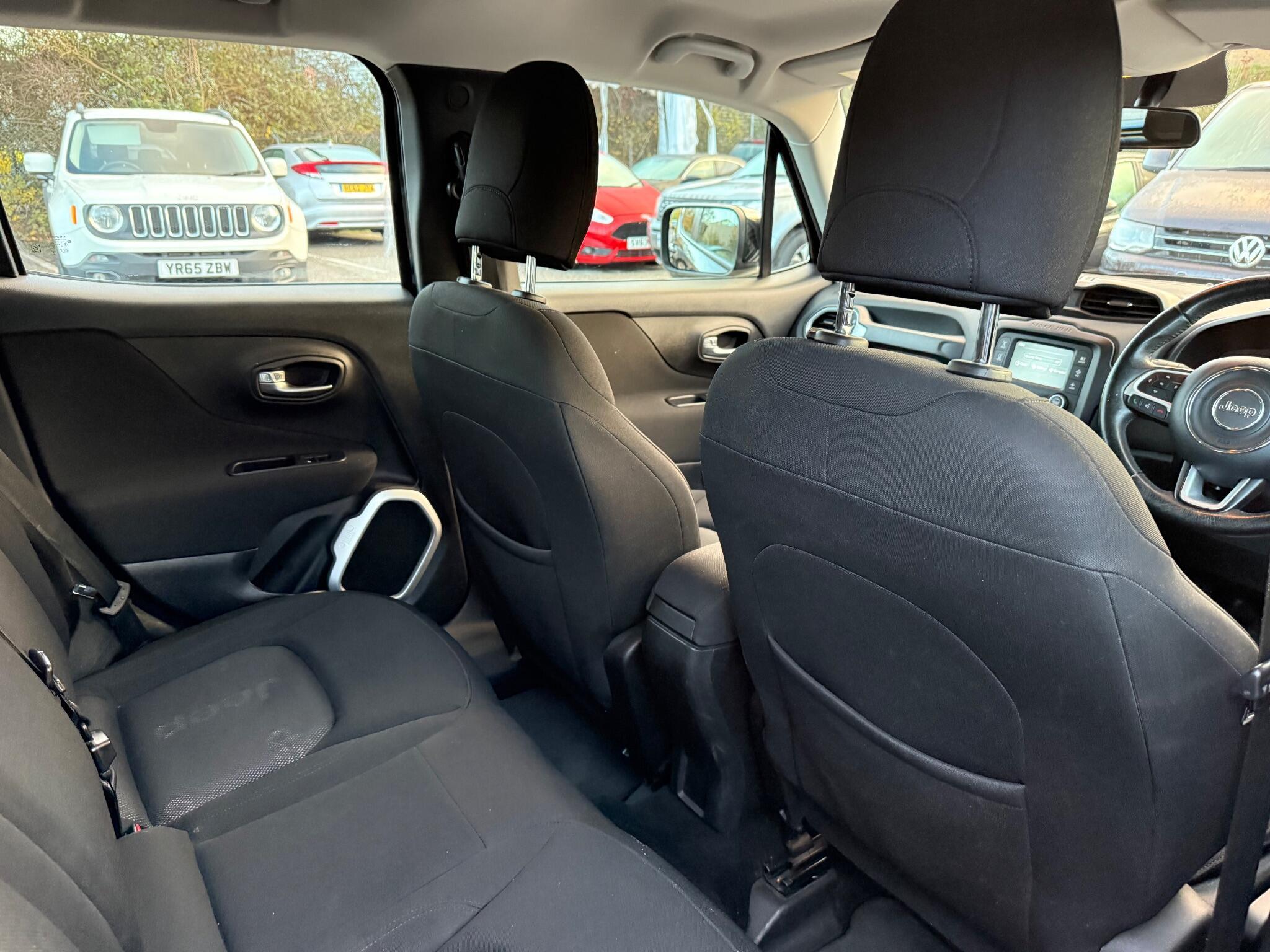 Jeep Renegade - Image 38