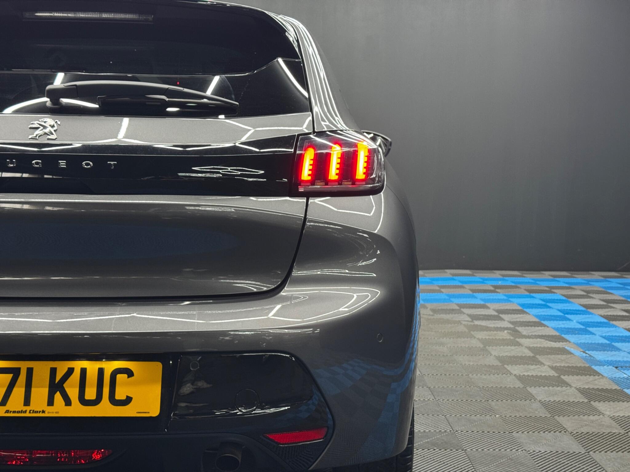 Peugeot 208 - Image 40