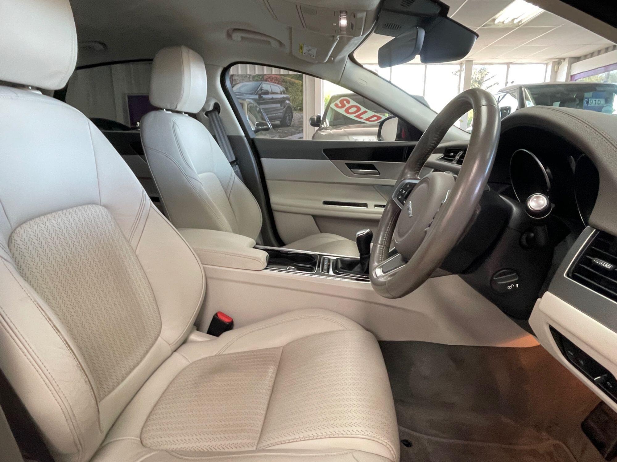 Jaguar XF - Image 24