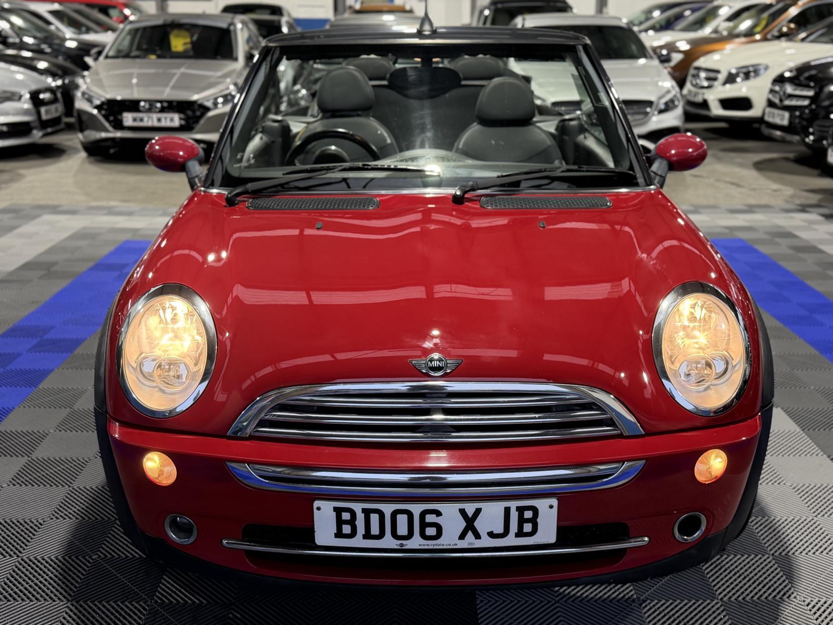 MINI Convertible - Image 2