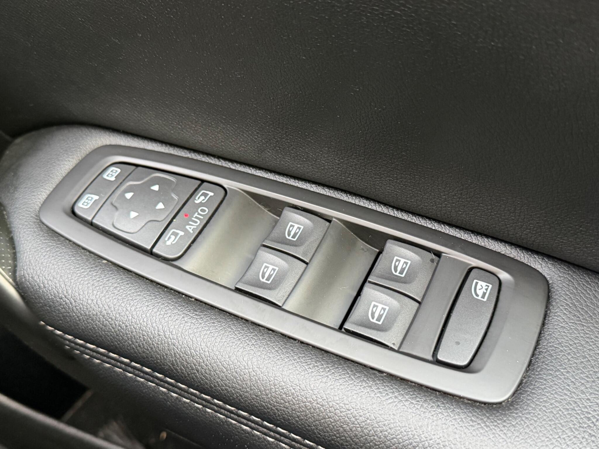 Renault Megane - Image 31