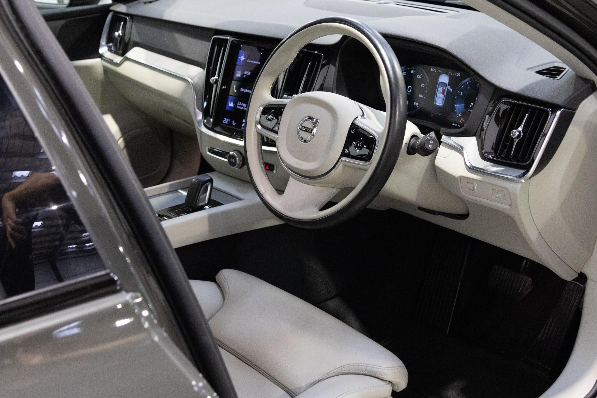 Volvo V60 CROSS COUNTRY - Image 10