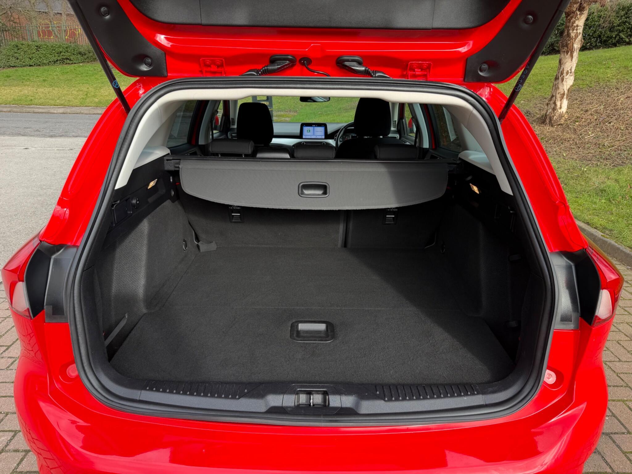 Ford Focus - Image 24