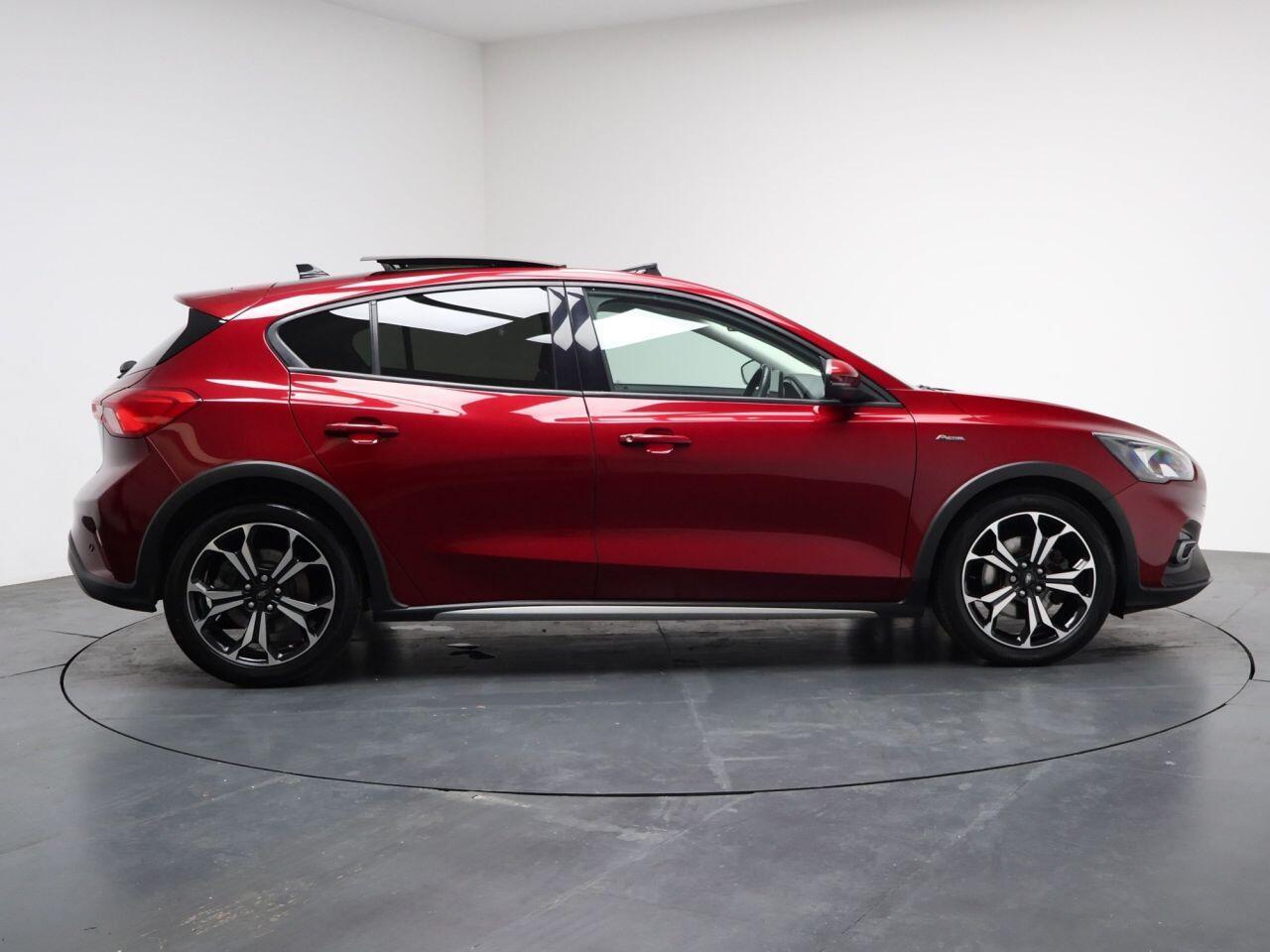 Ford Focus - Image 14