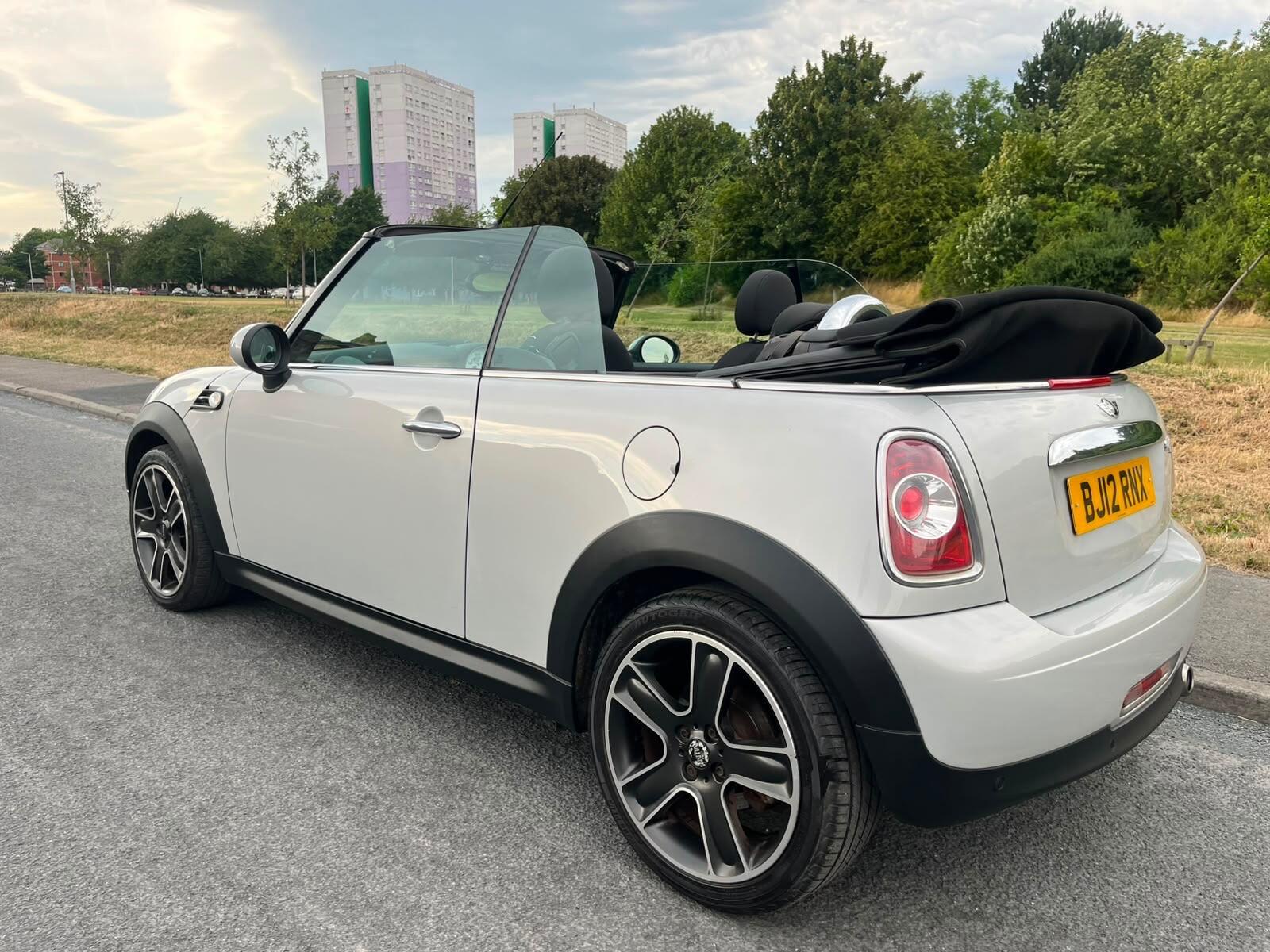 MINI Convertible - Image 4